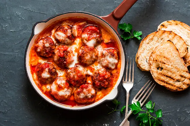 recept_kötbullar i tomatsås med gouda creamy.webp
